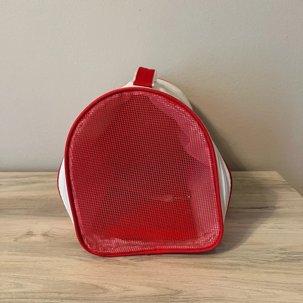 Carrier bag for a small animal.